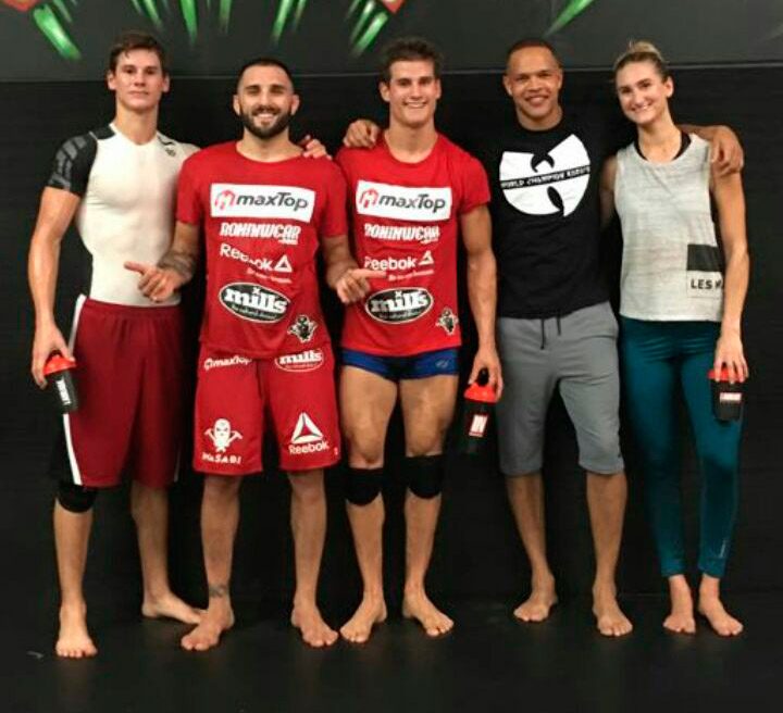 Enrique Wasabi en Texas ayudando a Sage Northcutt a preparar su próximo combate en UFC